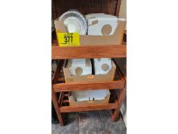 LOT COMPRENANT BO&Icirc;TES ET ASSIETTES POUR TARTE OU P