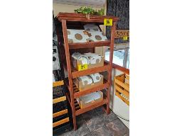 LOT COMPRENANT &Eacute;TAG&Egrave;RE EN BOIS INCLIN&Eacute;E 26'' X 31'