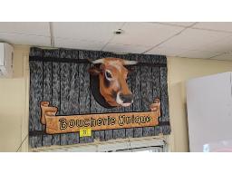 LOT COMPRENANT PANNEAU D&Eacute;CORATIF T&Ecirc;TE DE BOEUF &plusmn; 4
