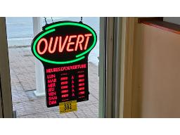 LOT COMPRENANT ENSEIGNE LUMINEUSE OUVERT