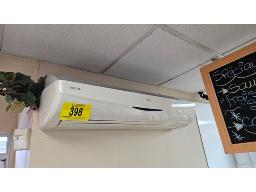 LOT COMPRENANT CLIMATISEUR MURAL FUJITSU HALCYON, 