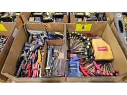 LOT COMPRENANT CL&Eacute;S ALLEN EN T, BIT DIVERS, MARTEA