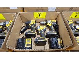 LOT DE (2) PERCEUSES, (1) VISSEUSE DEWALT 20 V AVE