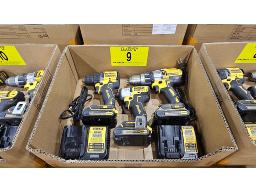 LOT DE (2) PERCEUSES, (1) VISSEUSE DEWALT 20 V AVE