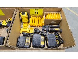 LOT DE (3) CHARGEURS &Agrave; BATTERIE DEWALT, (3) BATTER