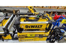 LOT DE (1) LAVEUSE &Agrave; PRESSION &Eacute;LECTRIQUE DEWALT, 2