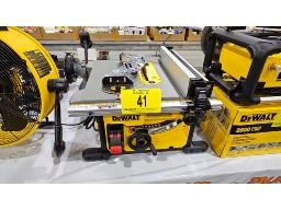 LOT DE (1) BANC DE SCIE PORTATIF DEWALT, MOD. DWE7