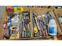 LOT COMPRENANT M&Egrave;CHES &Agrave; M&Eacute;TAL, PINCES VISE-GRIP, M