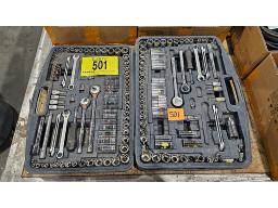 LOT COMPRENANT (1) ENSEMBLE DE DOUILLES, RATCHET, 