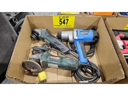 LOT COMPRENANT (2) RECTIFIEUSES METABO ET (1) IMPA