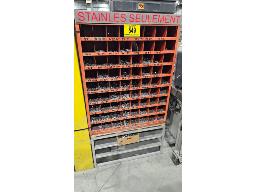 LOT COMPRENANT (1) CASIER &Agrave; BOULONS DE &plusmn; 72 CASES 