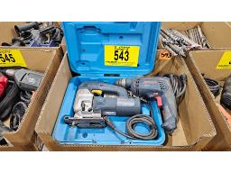 LOT COMPRENANT (1) PERCEUSE BOSCH ET (1) SCIE SAUT