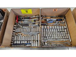 LOT DE (2) BO&Icirc;TES D'ENSEMBLE DE DOUILLES IMP&Eacute;RIALE