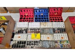 LOT COMPRENANT (1) ENSEMBLE DE &plusmn; (11) COFFRETS O'R