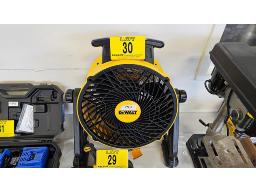 LOT COMPRENANT VENTILATEUR DEWALT
