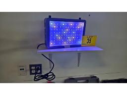 LOT COMPRENANT LUMI&Egrave;RES LED, 115 V