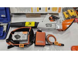 LOT COMPRENANT (1) SOUFFLEUR &Agrave; FEUILLES STIHL BGA 