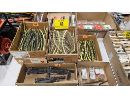 LOT COMPRENANT BO&Icirc;TES DE VIS QUICK DRIVE, (3) T&Ecirc;TE