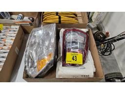LOT COMPRENANT LUMI&Egrave;RE ARRI&Egrave;RE POUR DODGE RAM 2500