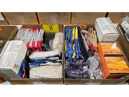 LOT COMPRENANT BOUCHONS D'OREILLES, GANTS, LUNETTE