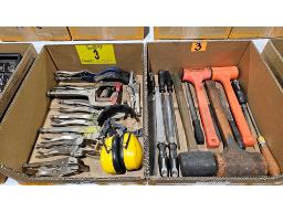 LOT COMPRENANT &plusmn; (8) VISE-GRIP, PROT&Egrave;GE-OREILLES, 
