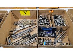 LOT COMPRENANT CL&Eacute;S RATCHET, DOUILLES, ETC.
