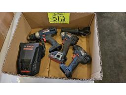 LOT COMPRENANT (2) VISSEUSES BOSCH, (1) PERCEUSE B