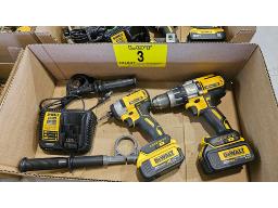 LOT COMPRENANT (1) PERCEUSE ET (1) VISSEUSE DEWALT