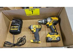LOT COMPRENANT (1) PERCEUSE ET (1) VISSEUSE DEWALT