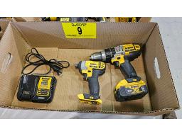 LOT COMPRENANT (1) VISSEUSE ET (1) PERCEUSE DEWALT