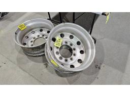 LOT DE (2) JANTES DE ROUES DE CAMION