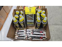 LOT COMPRENANT (12) A&Eacute;ROSOLS EN CANNE WD-40, (1) J