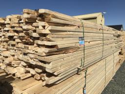 Bundle de bois 2x4 environ 189 mcx de 8 à 16 pi