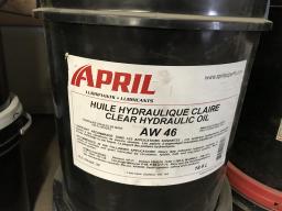 Huile hydraulique claire AW 46  format de 18,9 lit