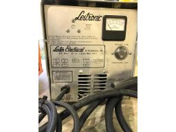 Chargeur Lester, 115 volts, 36-40 VDC, 17 amps.