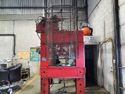 Presse hydraulique de 150 tonnes avec garde et 1 p