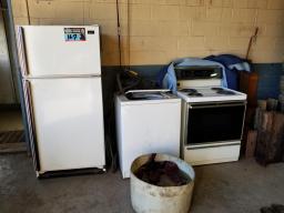 Poêle, réfrigérateur, laveuse à guenille de garage