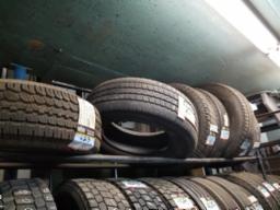 Lot de pneus tous usagés:
1 Pneu Hankook LT245/75R