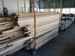 Lot de bois varié avec étagère
INV 1091