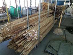 Lot de bois varié avec étagère
INV 1094