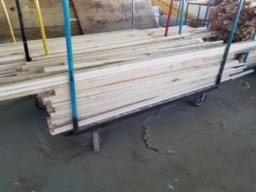 Lot de bois varié avec étagère
INV 1096