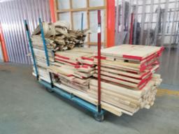 Lot de bois varié avec étagère
INV 1098