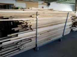 Lot de bois varié avec étagère
INV 1099
