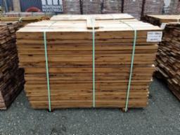 Planche à clôture en bois traité 1''x6''x5pi env. 