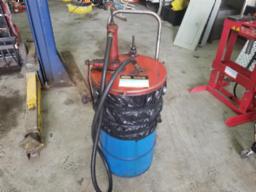 Baril avec pompe pour huile à transmission