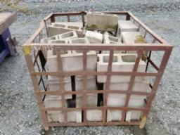 Lot de blocs de ciment 7.5x8.5x7, Section de clôture FROST avec porte, poteaux, porte accordéon, en métal, section cage, échelle en fer