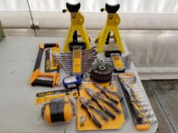 Lot d'outils neufs