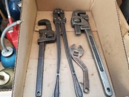 Pipe wrench et coupe boulon