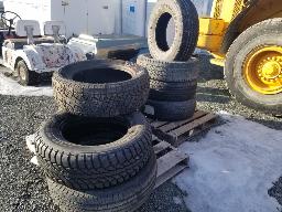 Lot de pneus variés:
