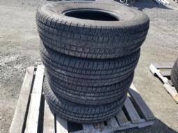 4 Pneus ST235/85R16 trailer usagés pas réchapés